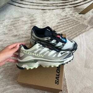 Salomon XT 4 OG unisex sneakers size women’s 6. Never worn